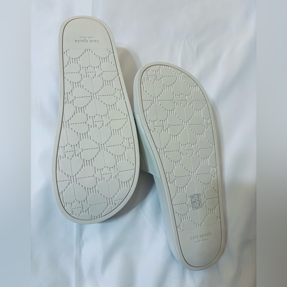 NWT kate spade Nwot Cream Logo Sunny Slide Sandals Beach & Pool | Size 10 - Picture 2 of 3